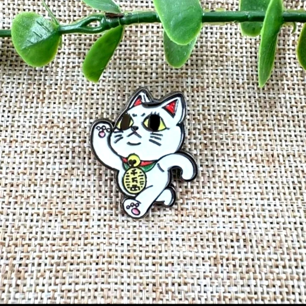 Lucky Cat Enamel Pin - White and Black Dandadan Funny Anime Manga Turbo Granny